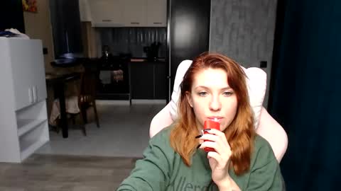 Snapshot of reginasmilee chatting on 10.08.25 Regina online show from 10.08.25