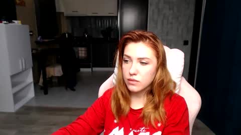 Snapshot of reginasmilee chatting on 10.11.25 Regina online show from 10.11.25