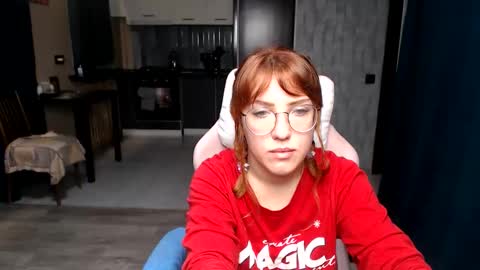 Snapshot of reginasmilee chatting on 10.12.25 Regina online show from 10.12.25