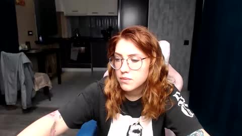 Snapshot of reginasmilee chatting on 10.13.25 Regina online show from 10.13.25