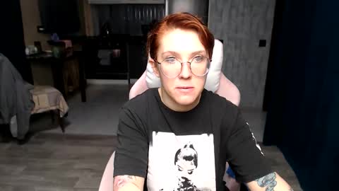 Snapshot of reginasmilee chatting on 10.15.25 Regina online show from 10.15.25