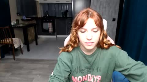 Snapshot of reginasmilee chatting on 10.17.25 Regina online show from 10.17.25