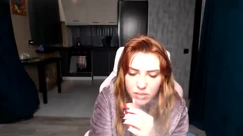 Snapshot of reginasmilee chatting on 10.19.25 Regina online show from 10.19.25