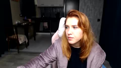 Snapshot of reginasmilee chatting on 10.21.25 Regina online show from 10.21.25