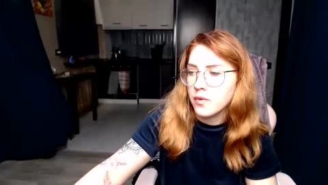 Snapshot of reginasmilee chatting on 10.22.25 Regina online show from 10.22.25