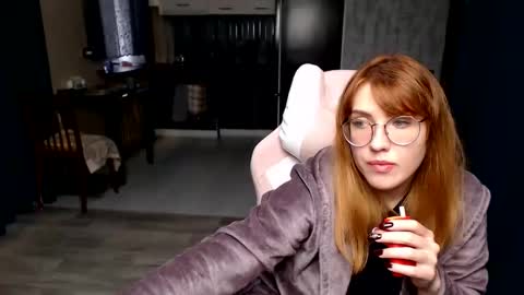 Snapshot of reginasmilee chatting on 10.23.25 Regina online show from 10.23.25