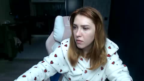 Snapshot of reginasmilee chatting on 10.27.25 Regina online show from 10.27.25