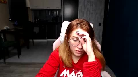 Snapshot of reginasmilee chatting on 10.30.25 Regina online show from 10.30.25