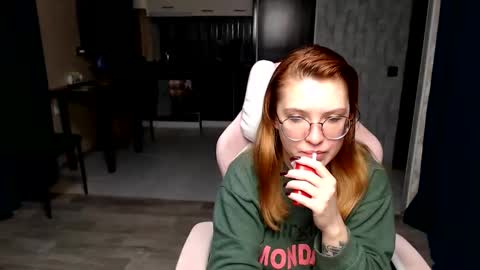 Snapshot of reginasmilee chatting on 11.01.25 Regina online show from 11.01.25