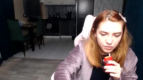 Snapshot of reginasmilee chatting on 11.04.25 Regina online show from 11.04.25