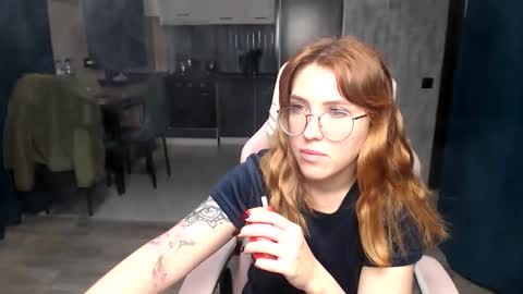 Snapshot of reginasmilee chatting on 11.05.25 Regina online show from 11.05.25