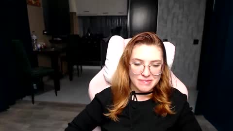 Snapshot of reginasmilee chatting on 11.06.25 Regina online show from 11.06.25