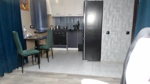 Snapshot of reginasmilee chatting on 11.06.25 Regina online show from 11.06.25