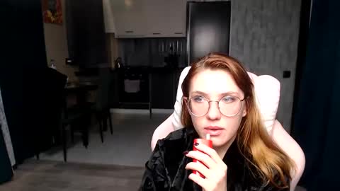 Snapshot of reginasmilee chatting on 11.08.25 Regina online show from 11.08.25