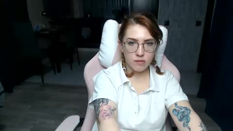 Snapshot of reginasmilee chatting on 11.11.25 Regina online show from 11.11.25