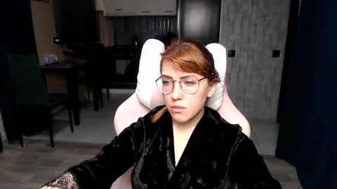 Snapshot of reginasmilee chatting on 11.13.25 Regina online show from 11.13.25