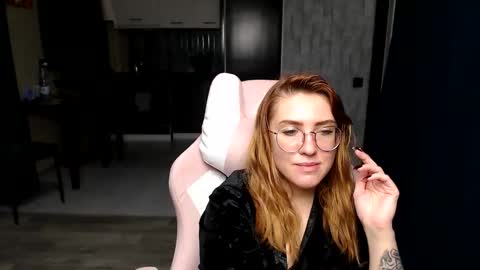 Snapshot of reginasmilee chatting on 11.14.25 Regina online show from 11.14.25