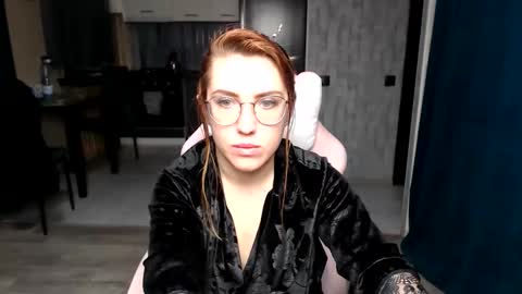 Snapshot of reginasmilee chatting on 11.15.25 Regina online show from 11.15.25