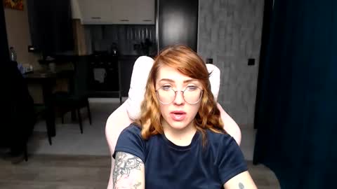 Snapshot of reginasmilee chatting on 11.16.25 Regina online show from 11.16.25