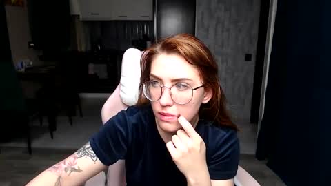 Snapshot of reginasmilee chatting on 11.17.25 Regina online show from 11.17.25