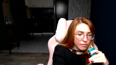 Snapshot of reginasmilee chatting on 11.17.25 Regina online show from 11.17.25