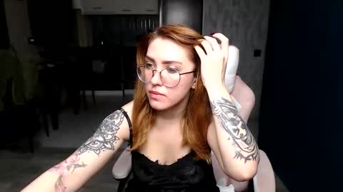 Snapshot of reginasmilee chatting on 11.19.25 Regina online show from 11.19.25