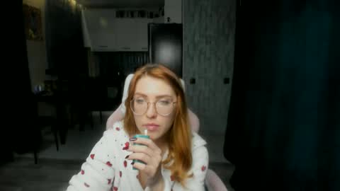 Snapshot of reginasmilee chatting on 11.21.25 Regina online show from 11.21.25