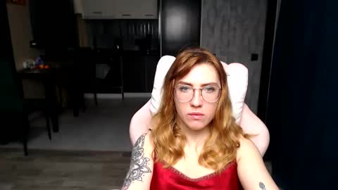 Snapshot of reginasmilee chatting on 11.22.25 Regina online show from 11.22.25