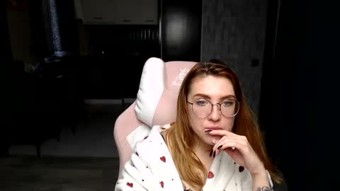 Snapshot of reginasmilee chatting on 11.25.25 Regina online show from 11.25.25