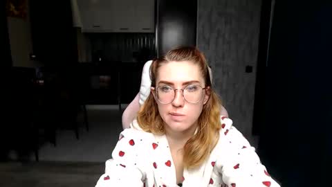 Snapshot of reginasmilee chatting on 11.26.25 Regina online show from 11.26.25