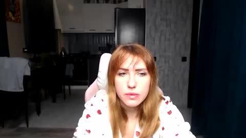 Snapshot of reginasmilee chatting on 11.27.25 Regina online show from 11.27.25