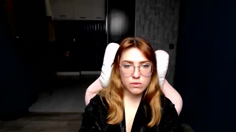 Snapshot of reginasmilee chatting on 11.29.25 Regina online show from 11.29.25