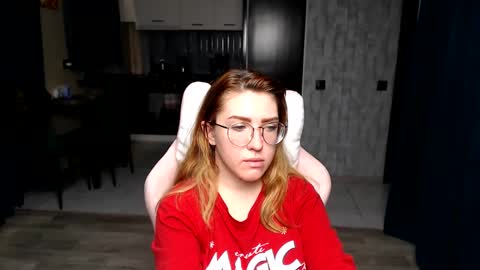 Snapshot of reginasmilee chatting on 11.30.25 Regina online show from 11.30.25