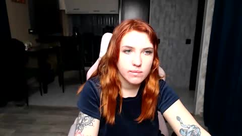 Snapshot of reginasmilee chatting on 12.04.25 Regina online show from 12.04.25