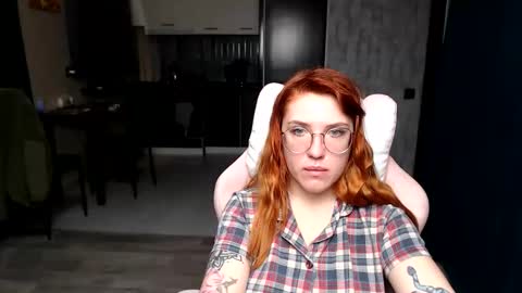 Snapshot of reginasmilee chatting on 12.05.25 Regina online show from 12.05.25