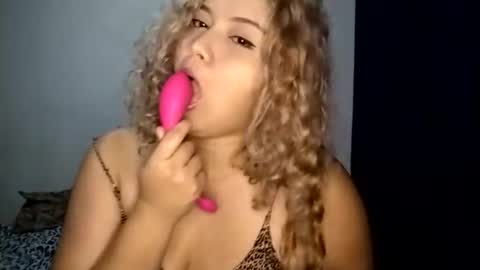 Snapshot of rei_chan26 chatting on 02.12.25 Tania Nixx online show from 02.12.25