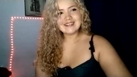 Snapshot of rei_chan26 chatting on 02.26.25 Tania Nixx online show from 02.26.25