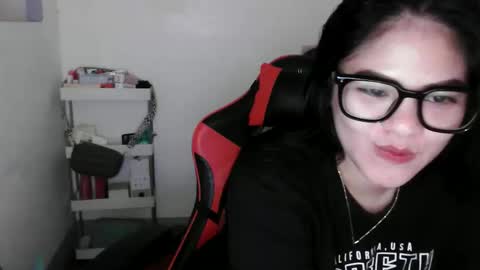 Snapshot of reign2525 chatting on 12.16.25 reign2525 online show from 12.16.25