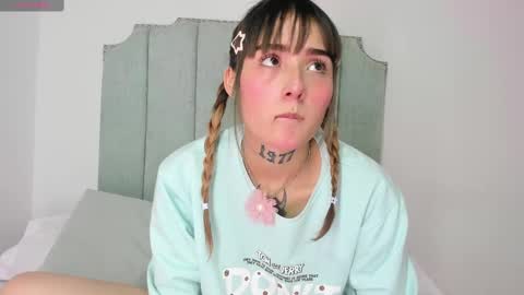 Snapshot of reikaminato chatting on 10.04.25 Reika  online show from 10.04.25