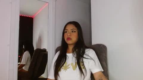 Snapshot of reina_reina chatting on 02.02.26 reina_reina online show from 02.02.26