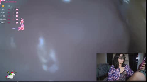 Snapshot of reinacatchile chatting on 10.02.25 Reinacatchile online show from 10.02.25