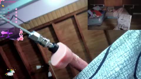 Snapshot of reinacatchile chatting on 10.27.25 Reinacatchile online show from 10.27.25