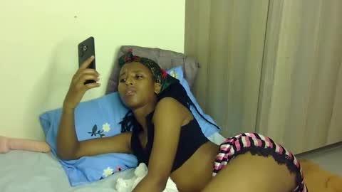 Snapshot of rellings_maya chatting on 01.17.25 rellings-maya online show from 01.17.25