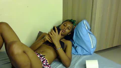 Snapshot of rellings_maya chatting on 01.22.25 rellings-maya online show from 01.22.25