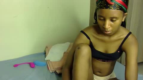 Snapshot of rellings_maya chatting on 01.24.25 rellings-maya online show from 01.24.25