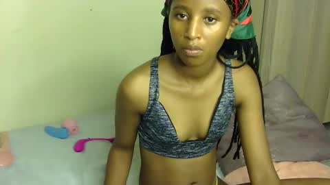 Snapshot of rellings_maya chatting on 01.25.25 rellings-maya online show from 01.25.25