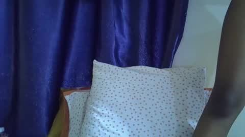 Snapshot of rellings_maya chatting on 10.04.25 rellings-maya online show from 10.04.25