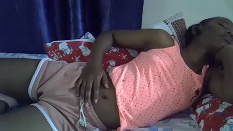 Snapshot of rellings_maya chatting on 10.05.25 rellings-maya online show from 10.05.25