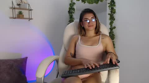 Snapshot of rem_evans chatting on 12.15.24 Erika online show from 12.15.24