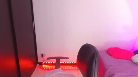 Snapshot of renata_ruiz chatting on 12.22.25 online show from 12.22.25